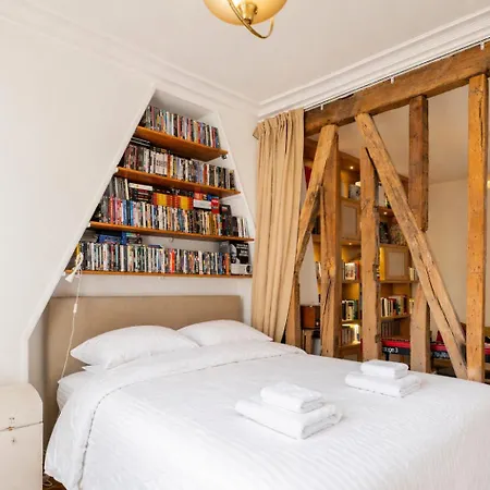 Urban Retreat In Historic Quarter Parigi