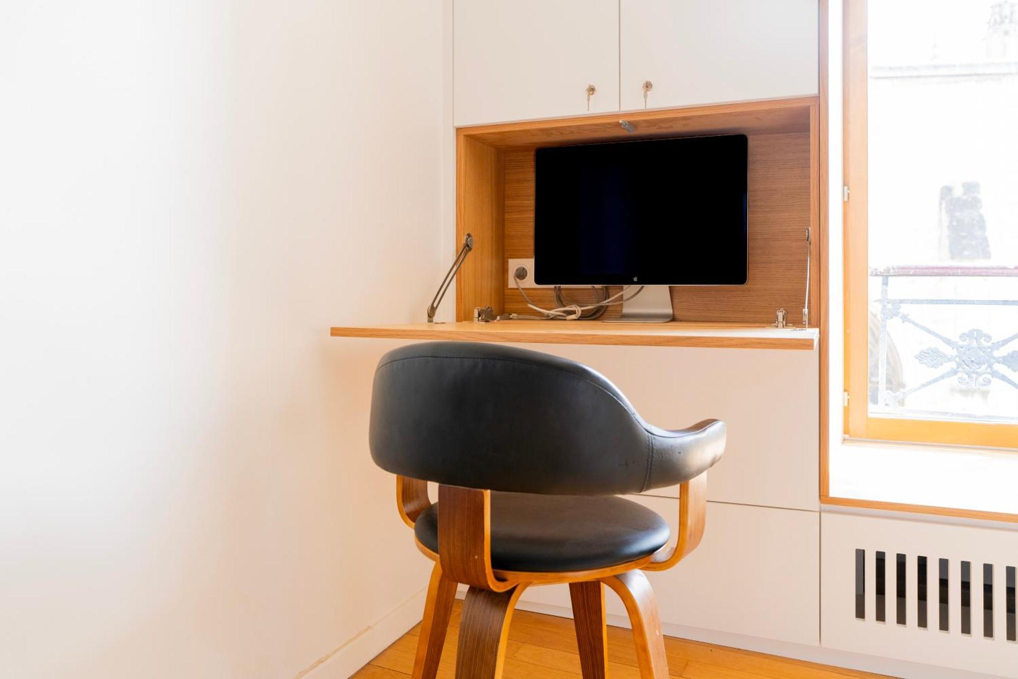 Urban Retreat In Historic Quarter